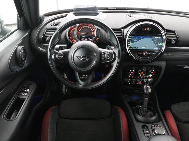 Mini COOPER CLUBMAN 2.0 John Works ALL4 Chili Panoramadak | Head-up | Navigatie | Cruise control | Carplay | Climate control | Achteruitrij camera | Stoelverwarming | DAB radio