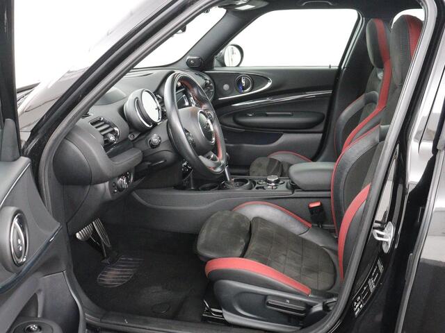 Mini COOPER CLUBMAN 2.0 John Works ALL4 Chili Panoramadak | Head-up | Navigatie | Cruise control | Carplay | Climate control | Achteruitrij camera | Stoelverwarming | DAB radio