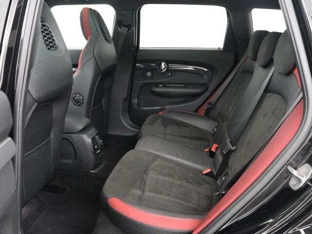 Mini COOPER CLUBMAN 2.0 John Works ALL4 Chili Panoramadak | Head-up | Navigatie | Cruise control | Carplay | Climate control | Achteruitrij camera | Stoelverwarming | DAB radio