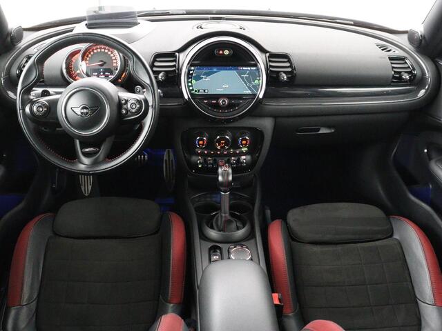 Mini COOPER CLUBMAN 2.0 John Works ALL4 Chili Panoramadak | Head-up | Navigatie | Cruise control | Carplay | Climate control | Achteruitrij camera | Stoelverwarming | DAB radio