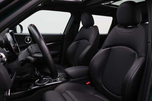 Mini COOPER CLUBMAN 1.5 Automaat Knights Bridge Edition Leer, Panoramadak, Apple Carplay, Virtual Cockpit, LED, Cruise, Camera, 18''