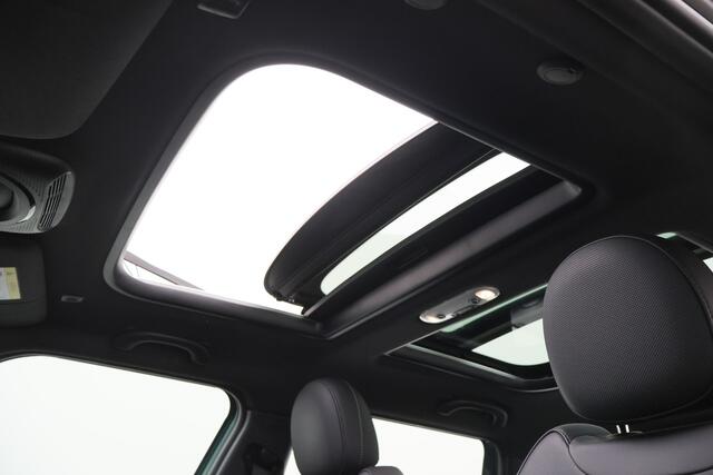 Mini COOPER CLUBMAN 1.5 Automaat Knights Bridge Edition Leer, Panoramadak, Apple Carplay, Virtual Cockpit, LED, Cruise, Camera, 18''
