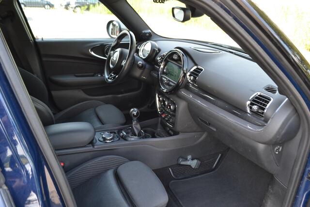 Mini COOPER CLUBMAN 1.5 Chili Serious | Led | Sportstoel | Harman Kardon | Navi | Keyless Entry | 18 inch. Dealer onderhouden!