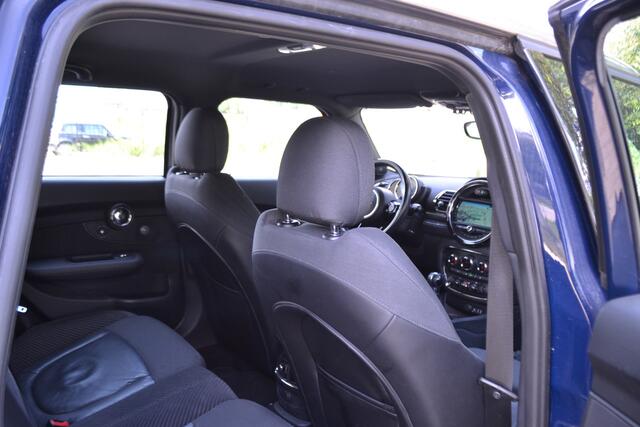 Mini COOPER CLUBMAN 1.5 Chili Serious | Led | Sportstoel | Harman Kardon | Navi | Keyless Entry | 18 inch. Dealer onderhouden!