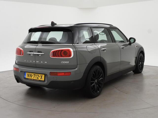 Mini COOPER CLUBMAN 1.5 136 PK MOONWALK GREY + ZWART DAK | 17 INCH ZWARTE VELGEN | LED | NAVIGATIE
