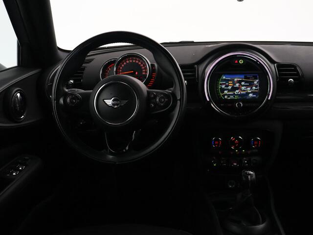 Mini COOPER CLUBMAN 1.5 136 PK MOONWALK GREY + ZWART DAK | 17 INCH ZWARTE VELGEN | LED | NAVIGATIE