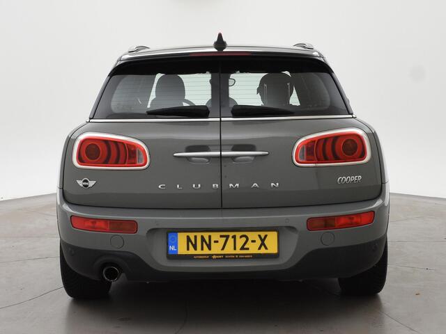 Mini COOPER CLUBMAN 1.5 136 PK MOONWALK GREY + ZWART DAK | 17 INCH ZWARTE VELGEN | LED | NAVIGATIE