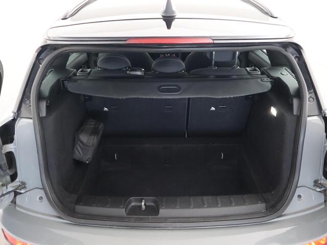 Mini COOPER CLUBMAN 1.5 136 PK MOONWALK GREY + ZWART DAK | 17 INCH ZWARTE VELGEN | LED | NAVIGATIE