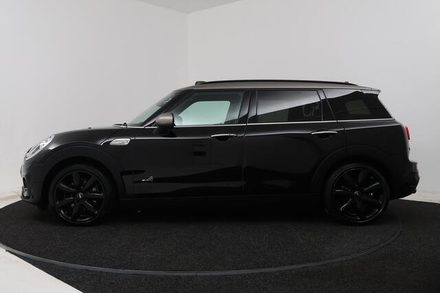 Mini COOPER CLUBMAN 2.0 S Chili Serious Business (PANORAMADAK, HARMAN/KARDON, STOELVERWARMING, NAVIGATIE, CARPLAY, HEAD-UP DISPLAY)