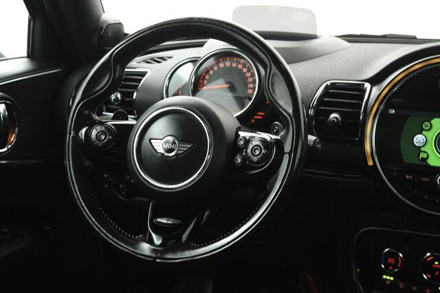 Mini COOPER CLUBMAN 2.0 S Chili Serious Business (PANORAMADAK, HARMAN/KARDON, STOELVERWARMING, NAVIGATIE, CARPLAY, HEAD-UP DISPLAY)