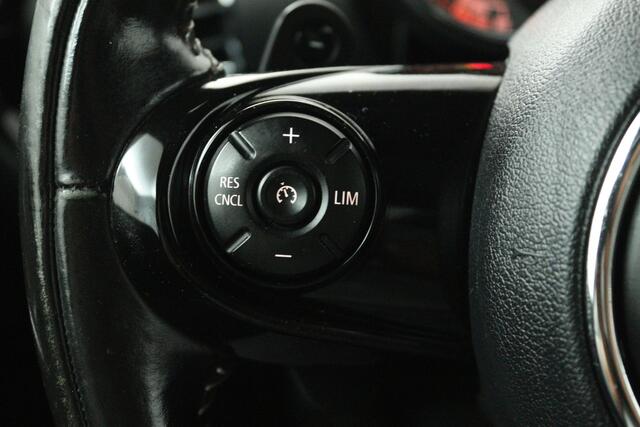 Mini COOPER CLUBMAN 2.0 S Chili Serious Business (PANORAMADAK, HARMAN/KARDON, STOELVERWARMING, NAVIGATIE, CARPLAY, HEAD-UP DISPLAY)