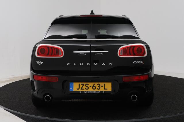 Mini COOPER CLUBMAN 2.0 S Chili Serious Business (PANORAMADAK, HARMAN/KARDON, STOELVERWARMING, NAVIGATIE, CARPLAY, HEAD-UP DISPLAY)