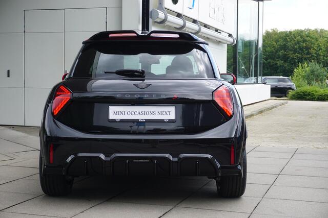 Mini COOPER S Mini 2.0 John Cooper Works Pakket XL | Panorama Dak | Harman Kardon | Massagestoel | Stuurwielverwarming | 18" | 360 graden camera |