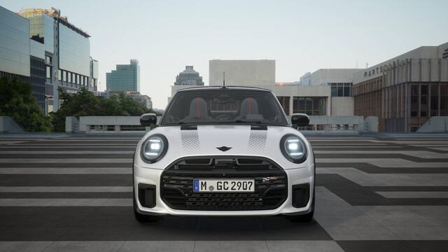 Mini COOPER S Cabrio Automaat / JCW / Pakket XL / 18" JCW Lap Spoke 2-tone