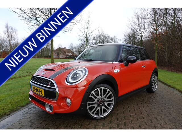 Mini COOPER S Mini 2.0 Chili | John Cooper Works Edition | NL Auto | LED | Stoelverwarming | Camera | Sfeerverlichting | Keyless |