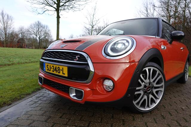Mini COOPER S Mini 2.0 Chili | John Cooper Works Edition | NL Auto | LED | Stoelverwarming | Camera | Sfeerverlichting | Keyless |
