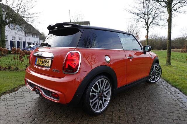 Mini COOPER S Mini 2.0 Chili | John Cooper Works Edition | NL Auto | LED | Stoelverwarming | Camera | Sfeerverlichting | Keyless |
