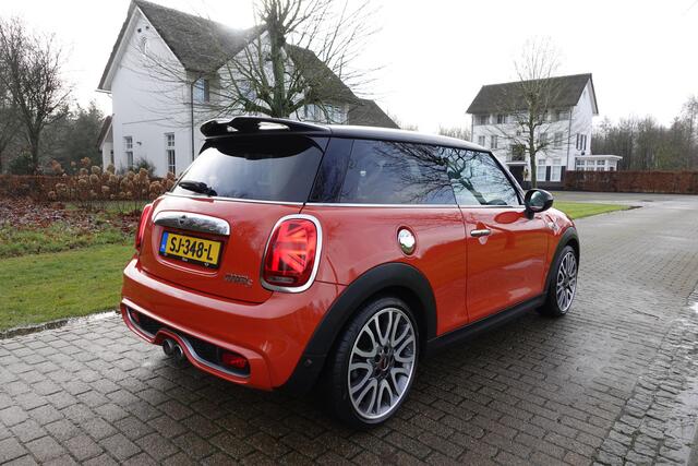 Mini COOPER S Mini 2.0 Chili | John Cooper Works Edition | NL Auto | LED | Stoelverwarming | Camera | Sfeerverlichting | Keyless |