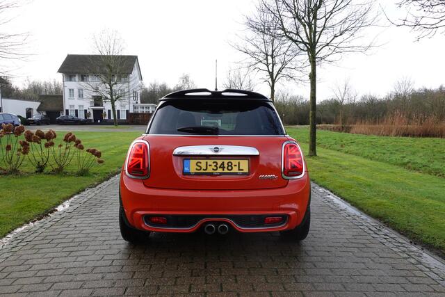 Mini COOPER S Mini 2.0 Chili | John Cooper Works Edition | NL Auto | LED | Stoelverwarming | Camera | Sfeerverlichting | Keyless |