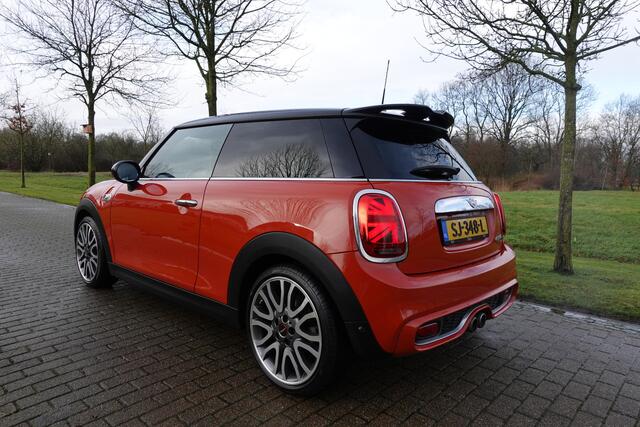 Mini COOPER S Mini 2.0 Chili | John Cooper Works Edition | NL Auto | LED | Stoelverwarming | Camera | Sfeerverlichting | Keyless |