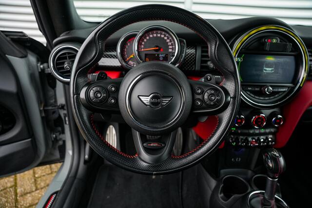 Mini COOPER S Cabrio 2.0 Chili JCW Xenon Leer Alcantara Navigatie Cruise PDC Stoelverw.