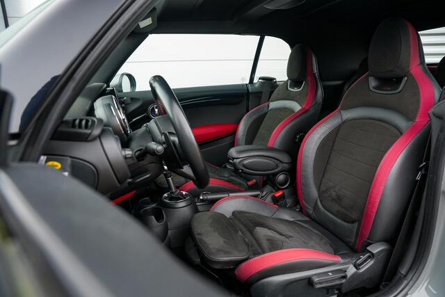 Mini COOPER S Cabrio 2.0 Chili JCW Xenon Leer Alcantara Navigatie Cruise PDC Stoelverw.