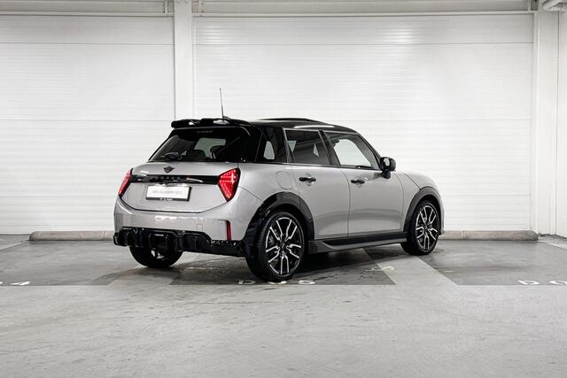 Mini COOPER S 5-deurs | John Cooper Works Uitvoering | Pakket XL | 18" John Cooper Works Lap Spoke two-tone