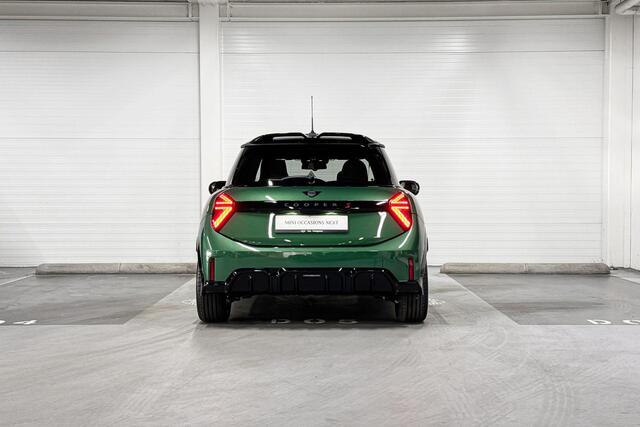Mini COOPER S | John Cooper Works Uitvoering | Pakket XL |18" John Cooper Works Lap Spoke two-tone