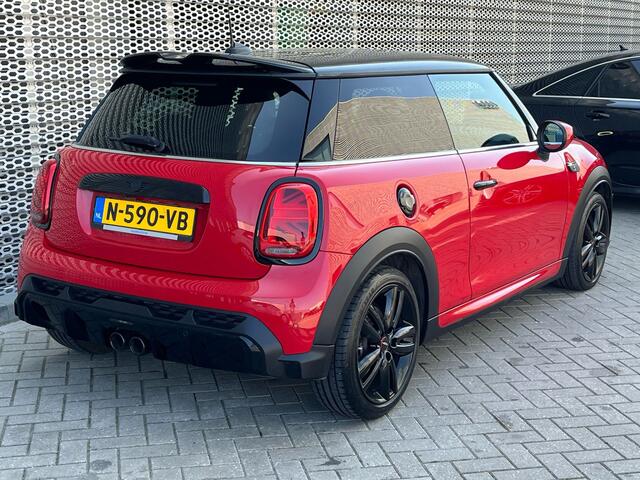 Mini COOPER S Mini 2.0 John Cooper Works / Pano / Stoelverwarming / Camera / Parkeer sensoren V+A / Adapt cruise / Head-up /