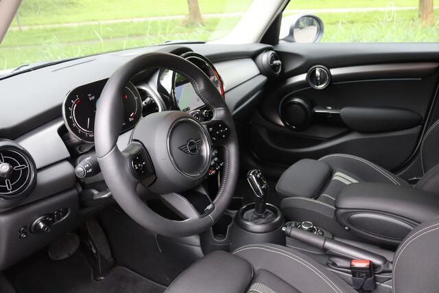 Mini COOPER S Mini 2.0 178PK Aut. LED/Navi +/Keyless/Camera/Virtual Cockpit/Apple CarPlay/DAB