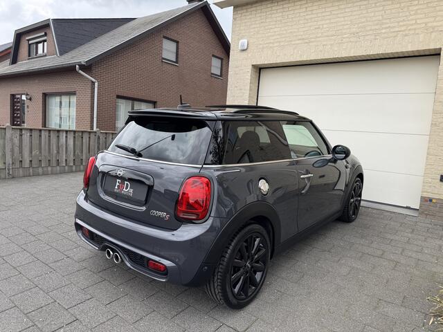Mini COOPER S Mini 2.0 192pk Chili Panoramadak Carplay Sportstoelen Led Navi 17" Pdc