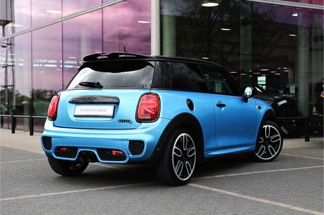 Mini COOPER S Hatchback Automaat / LED / JCW Sportstoelen / Head-Up / Apple CarPlay / Stoelverwarming / Cruise Control