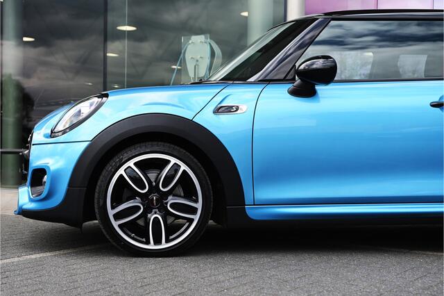 Mini COOPER S Hatchback Automaat / LED / JCW Sportstoelen / Head-Up / Apple CarPlay / Stoelverwarming / Cruise Control