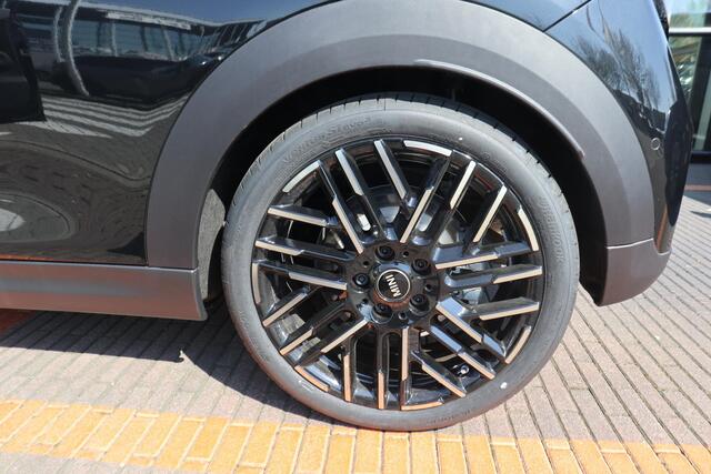 Mini COOPER S 3-deurs / Favoured Trim + Pakket M