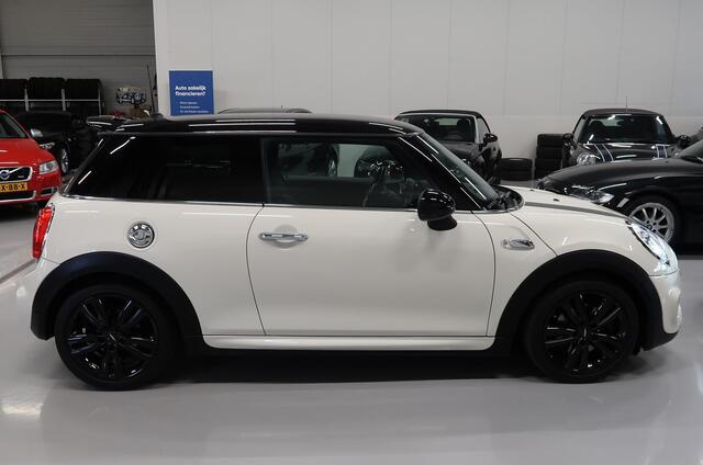 Mini COOPER S Mini 2.0 JCW pakket 2e Eigenaar Zeer nette staat Sportstoelen Dealer onderhouden Extra getint glas Stoelverwarming Bonnet stripes John Cooper Works pakket