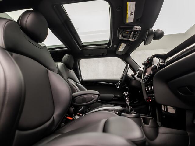 Mini COOPER S 2.0 Cooper S Delaney 192Pk (PANORAMADAK, GROOT NAVI, CAMERA, LEDER, STOELVERWARMING, SPORTSTOELEN, LED KOPLAMPEN, GETINT GLAS, KEYLESS, CRUISE, NIEUWSTAAT)