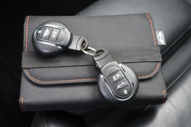 Mini COOPER S Mini 2.0 John Cooper Works Panoramadak, Schuif- kanteldak, Climate control, Stoelverwarming, Camera,