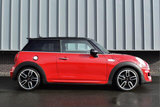 Mini COOPER S Mini 2.0 Chili Serious Business | Navi Prof | Camera | Leder | Stoelverwarming