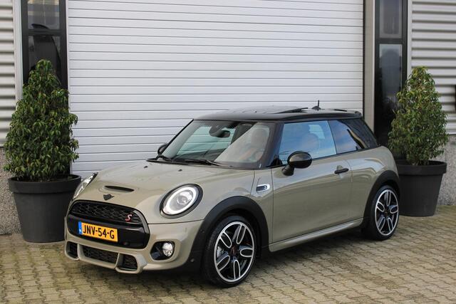 Mini COOPER S Mini 2.0 Chili JCW | Unieke Uitvoering | Pano | ACC | Camera | Stoelverwarming | Union Jack | Chester Malt Brown | Emerald Grey | John Cooper Works 192 PK