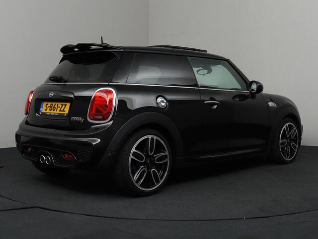 Mini COOPER S 2.0 John Cooper Works pakket! | Elektrisch Panoramadak | Carplay | Adaptief Cruise Control | LED!