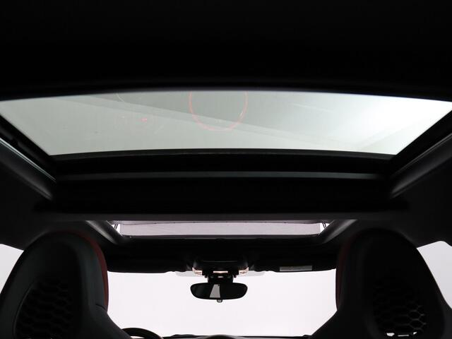 Mini COOPER S 2.0 John Cooper Works pakket! | Elektrisch Panoramadak | Carplay | Adaptief Cruise Control | LED!