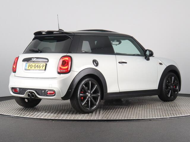 Mini COOPER S Mini 2.0 Chili Serious Business (NL-Auto / Pano / H&K / HUD / Navi / Cruise)