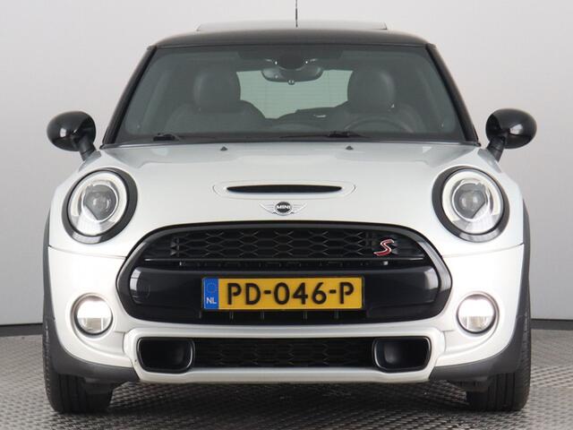 Mini COOPER S Mini 2.0 Chili Serious Business (NL-Auto / Pano / H&K / HUD / Navi / Cruise)