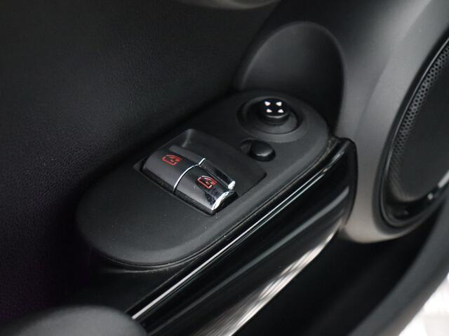 Mini COOPER S Mini 2.0 Chili Serious Business (NL-Auto / Pano / H&K / HUD / Navi / Cruise)