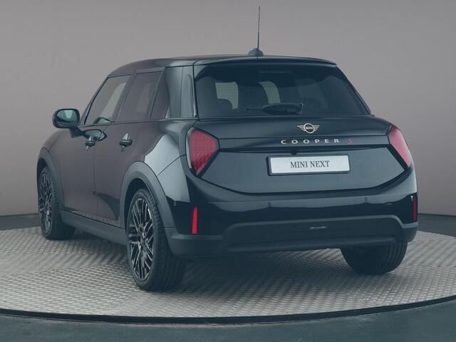 Mini COOPER S 5-deurs 2.0 Favoured M SEAF | Panoramadak | Comfort access | Harman Kardon |