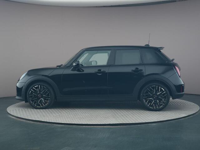 Mini COOPER S 5-deurs 2.0 Favoured M SEAF | Panoramadak | Comfort access | Harman Kardon |