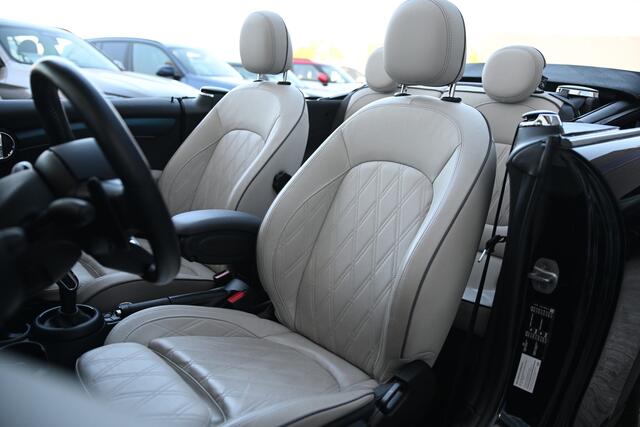 Mini COOPER S Cabrio Automaat / Sportstoelen / Comfort Access / Achteruitrijcamera / Head-Up / Stoelverwarming / Adaptieve LED / Cruise Control