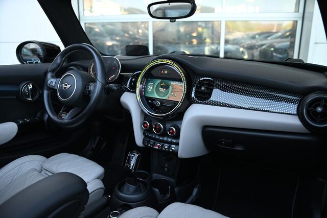 Mini COOPER S Cabrio Automaat / Sportstoelen / Comfort Access / Achteruitrijcamera / Head-Up / Stoelverwarming / Adaptieve LED / Cruise Control