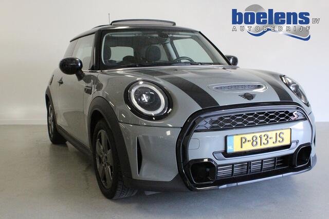 Mini COOPER S Mini 2.0 Essential | PANO-DAK! | NAVIGATIE | 16'LMV | AIRCO | 180PK | LED | CARPLAY | PDC-A |