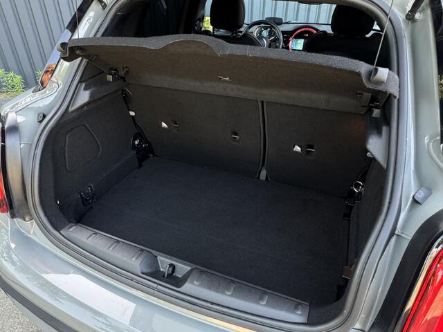 Mini COOPER S 5-Deurs 2.0 Camden Panoramadak, Sfeer